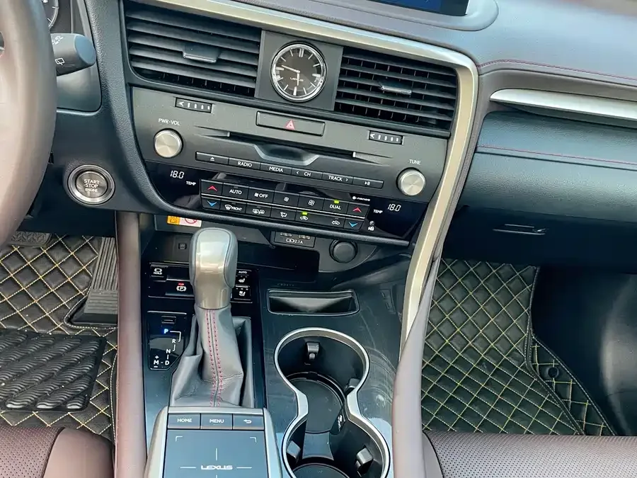 Lexus RX 2020 facelift 300 four-wheel drive elegant version 2022 — миниатюра 4