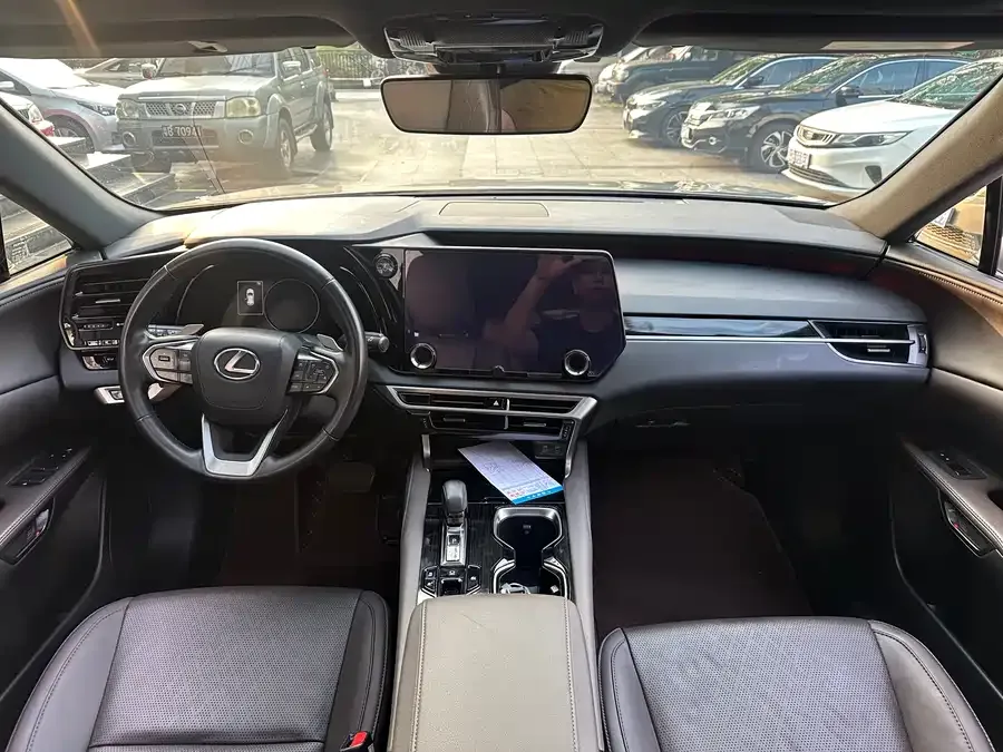 Lexus RX 2023 350h 4WD Pure Edition 2023 — миниатюра 2