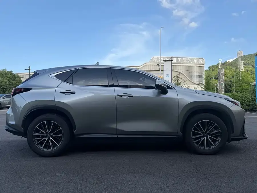 Lexus NX 2023 350h front-wheel drive Chuangyue Edition 2023 — миниатюра 3