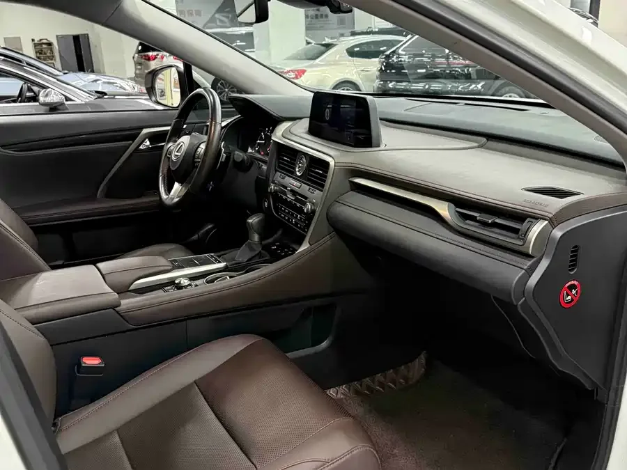 Lexus RX 2020 facelift 300 two-wheel drive comfort version 2022 — миниатюра 4