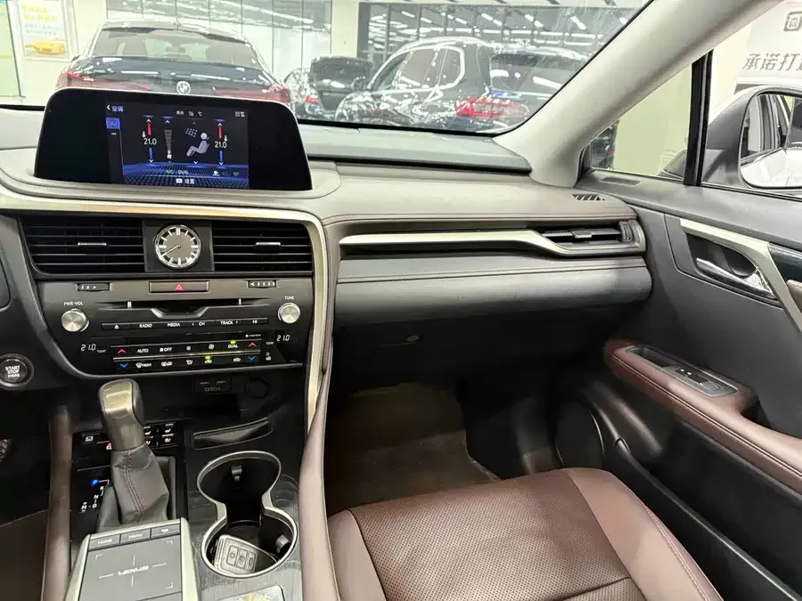 Lexus RX 2020 facelift 300 two-wheel drive comfort version 2022 — миниатюра 5