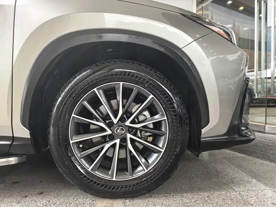 Lexus NX 2023 350h front-wheel drive Chuangyue Edition 2023 — миниатюра 4