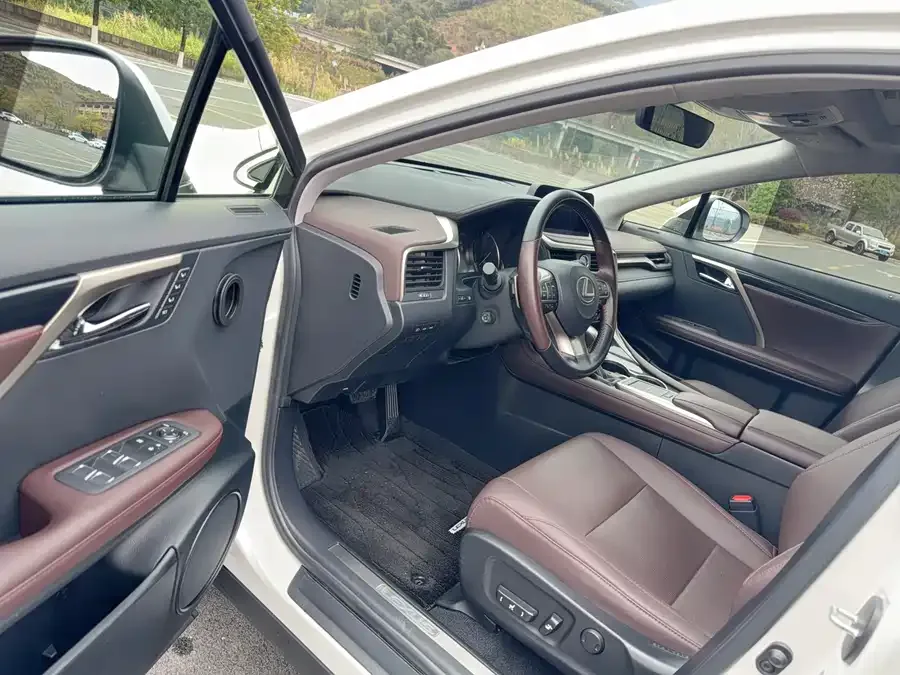Lexus RX 2020 facelift 300 two-wheel drive comfort version 2022 — миниатюра 4