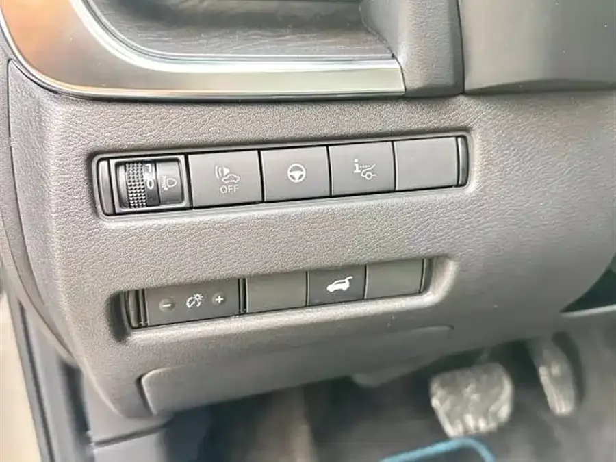 Nissan X-Trail X-Trail 2023 e-POWER Super Hybrid Dual Motor 4WD Ultimate Edition 2023 — миниатюра 4