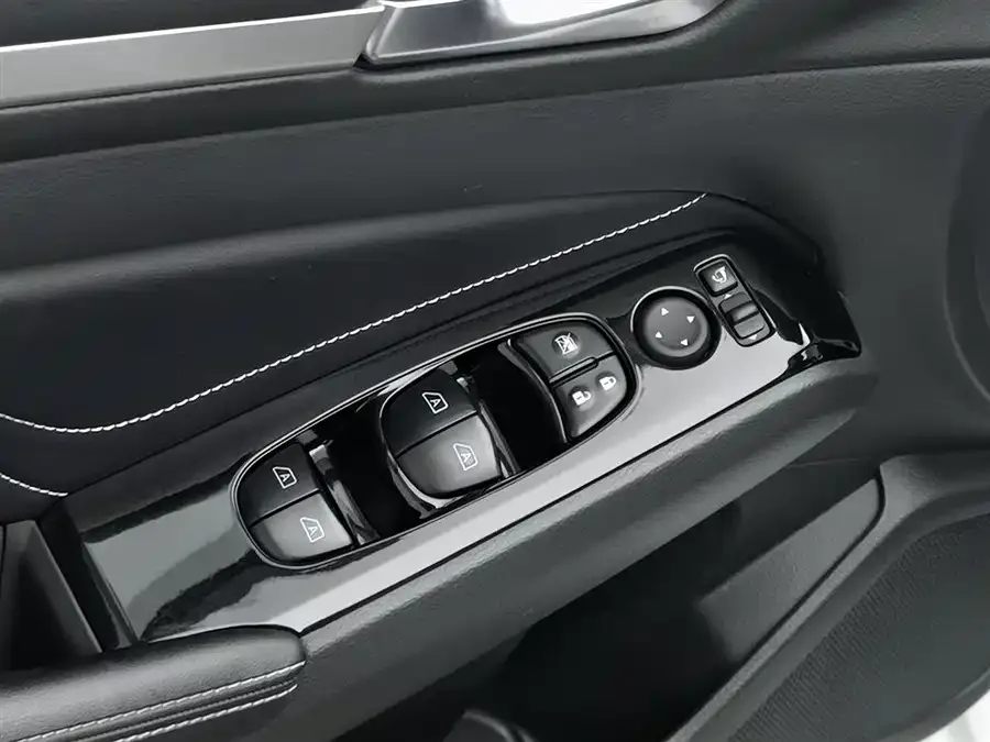Nissan Altima Teana 2022 2.0L XL-Upr Premium Edition 2024 — миниатюра 3