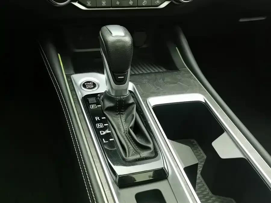 Nissan Altima Teana 2022 2.0L XL-Upr Premium Edition 2024 — миниатюра 4