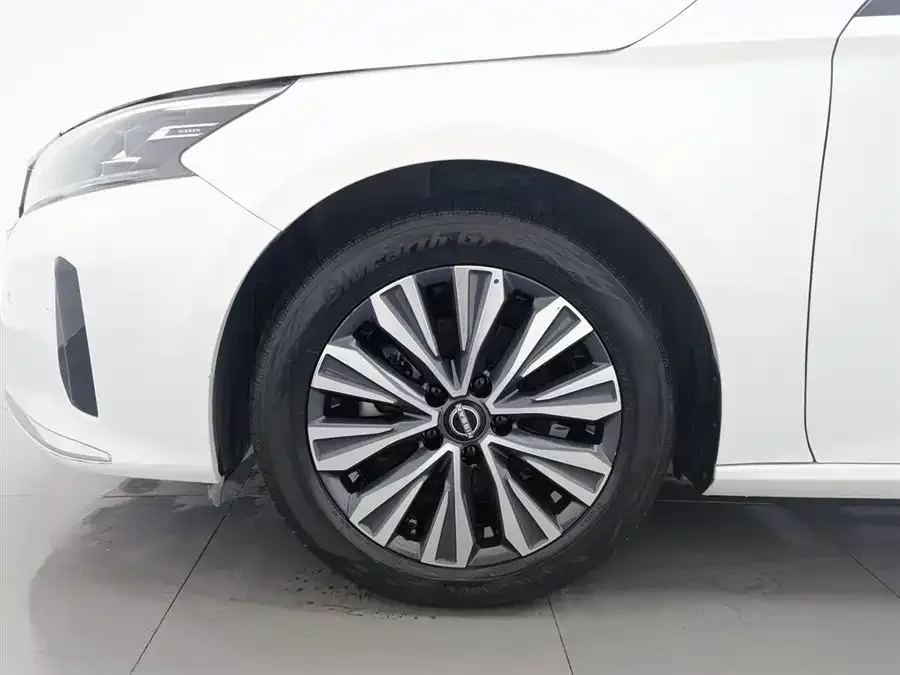 Nissan Altima Teana 2022 2.0L XL-Upr Premium Edition 2024 — миниатюра 5