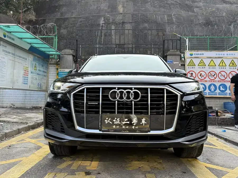 Audi Q7 2023 55 TFSI quattro S line sports model 2023 — миниатюра 2