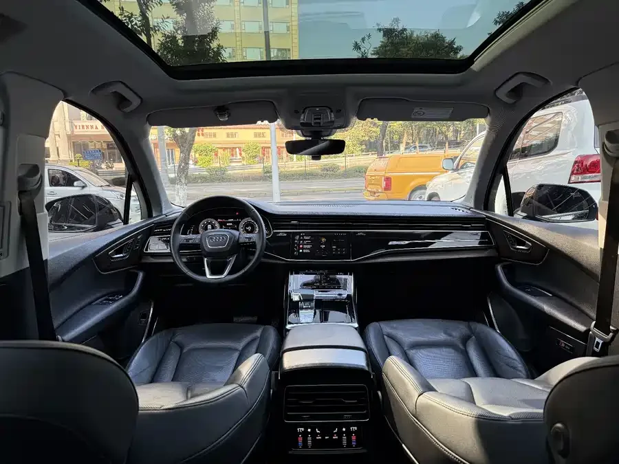 Audi Q7 2023 55 TFSI quattro S line sports model 2023 — миниатюра 3