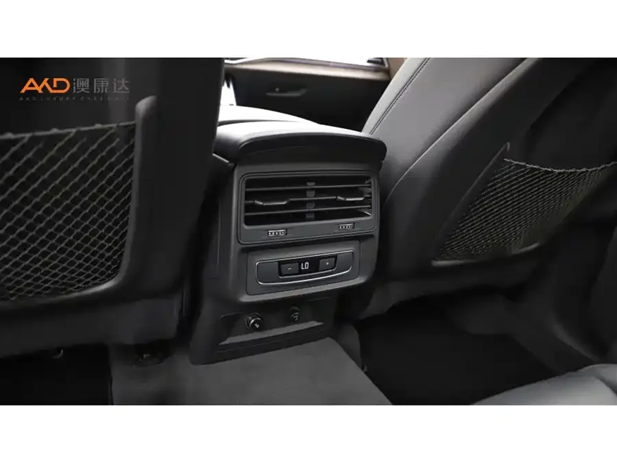 Audi Q7 2023 45 TFSI quattro S line sports model 2024 — миниатюра 3