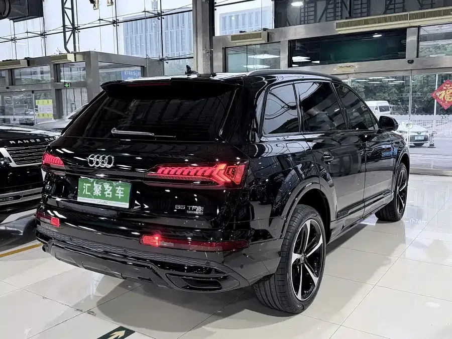 Audi Q7 2023 55 TFSI quattro S line sports model 2024 — миниатюра 5