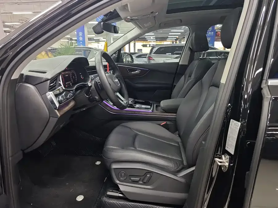 Audi Q7 2023 55 TFSI quattro S line sports model 2023 — миниатюра 2