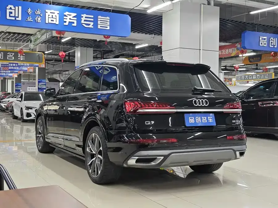 Audi Q7 2023 55 TFSI quattro S line sports model 2023 — миниатюра 3