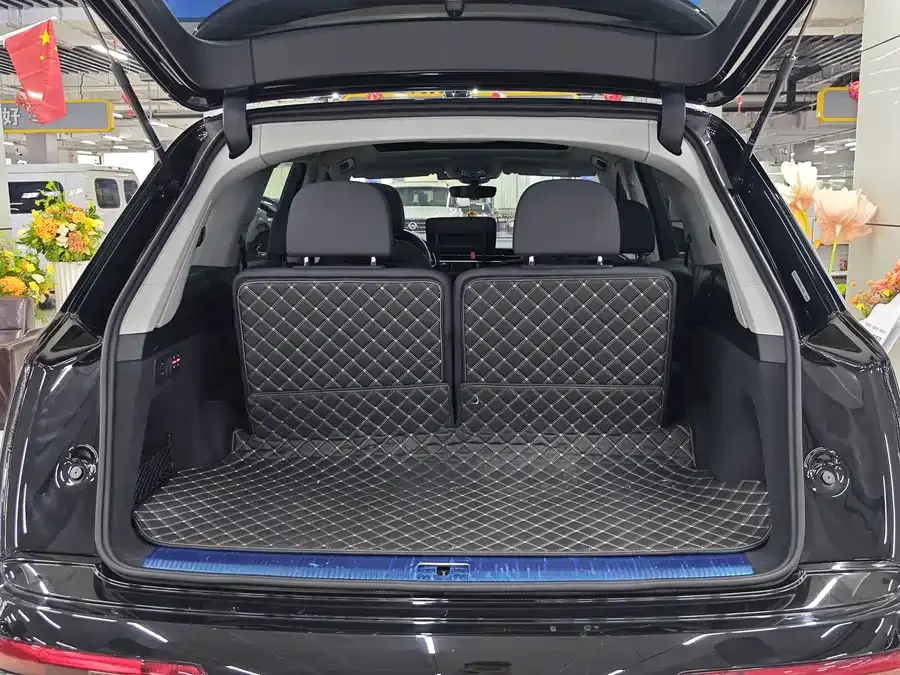 Audi Q7 2023 55 TFSI quattro S line sports model 2023 — миниатюра 5
