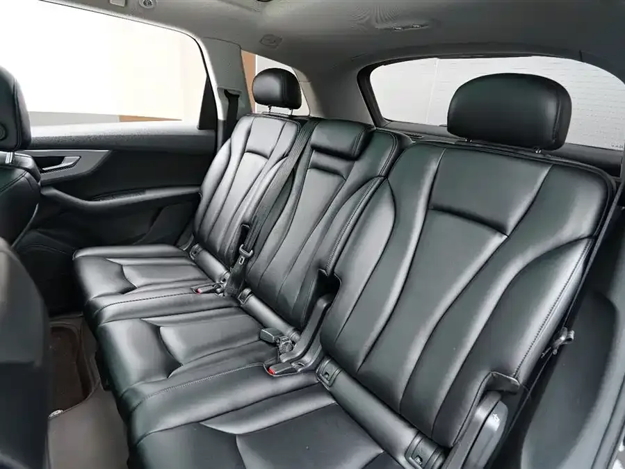 Audi Q7 2023 45 TFSI quattro S line sports model 2023 — миниатюра 4