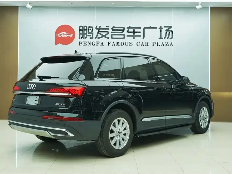 Audi Q7 2023 45 TFSI quattro S line sports model 2023 — миниатюра 5