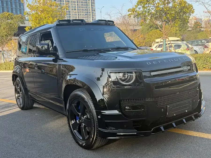 Land Rover guard 2024