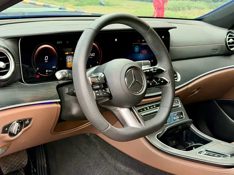 Mercedes-Benz E-Class Mercedes-Benz E-Class 2023 E 300 L Luxury Edition 2024 — миниатюра 4