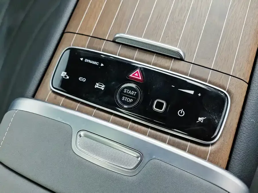 Mercedes-Benz EQS SUV Mercedes-Benz EQS SUV 2023 450 4MATIC Pioneer Edition 2025 — миниатюра 2