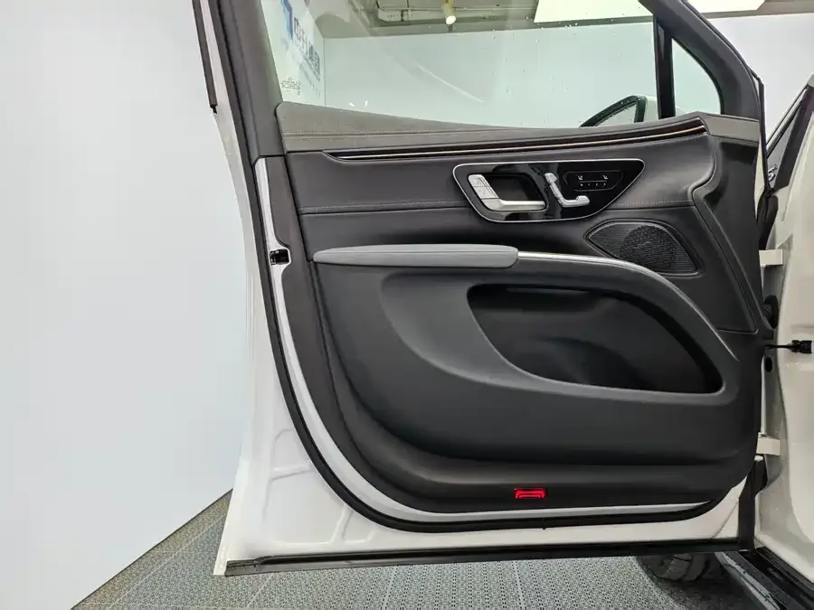 Mercedes-Benz EQS SUV Mercedes-Benz EQS SUV 2023 450 4MATIC Pioneer Edition 2025 — миниатюра 3
