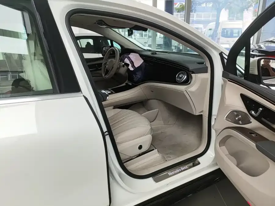 Mercedes-Benz EQS SUV Mercedes-Benz EQS SUV 2023 450 4MATIC Luxury Edition 2023 — миниатюра 3