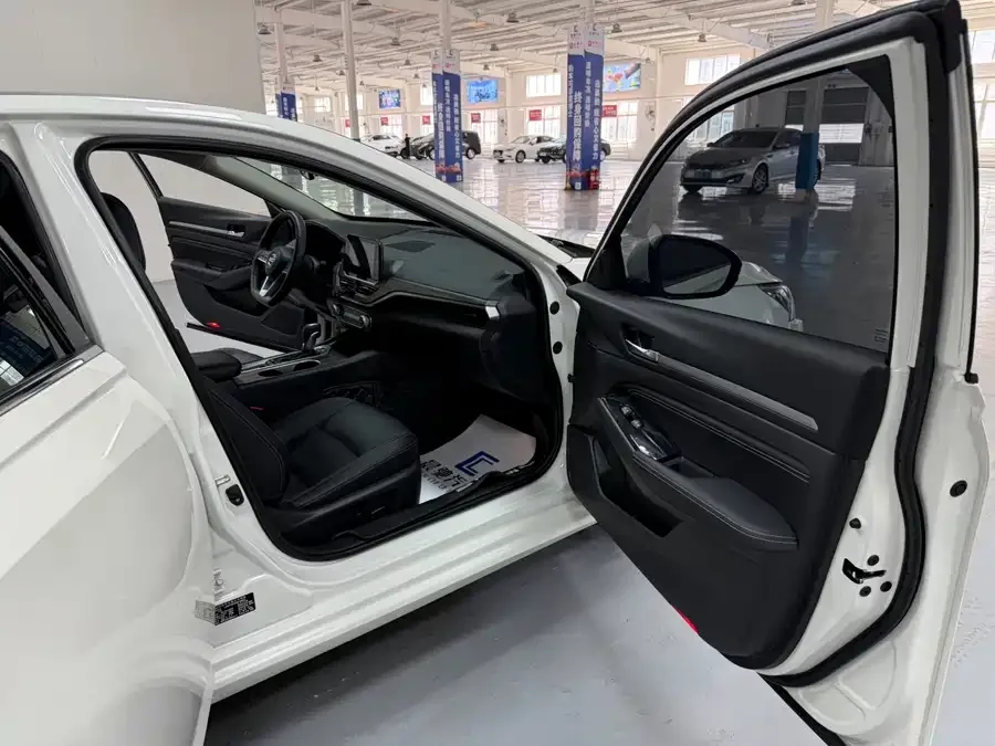 Nissan Altima Teana 2021 2.0L XL Comfort Edition 2023 — миниатюра 4