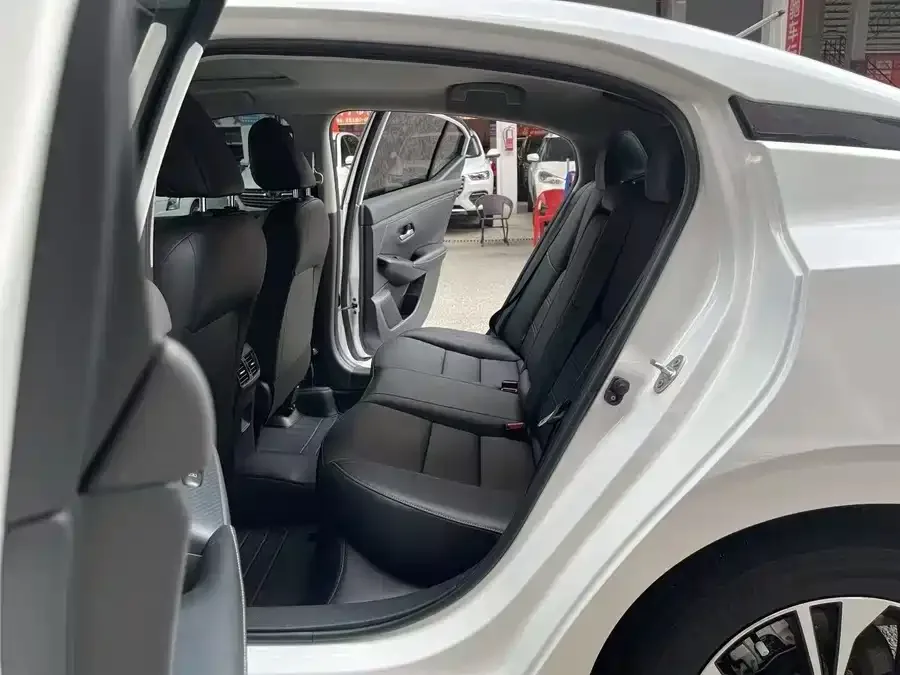 Nissan Sylphy Sylphy 2023 1.6L CVT Enjoy Edition 2024 — миниатюра 2