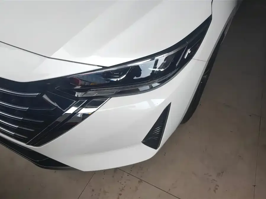 Nissan Sylphy Sylphy 2023 1.6L CVT Intelligent Driving Edition 2024 — миниатюра 5