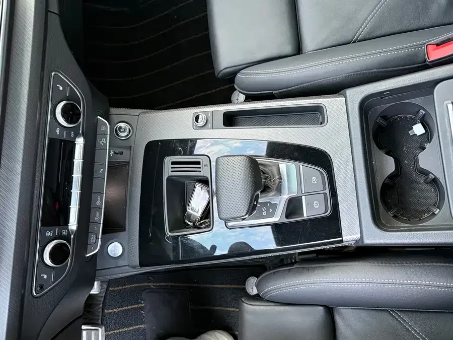 Audi Q5L 2024 40 TFSI Luxury Dynamic Edition 2024 — миниатюра 3