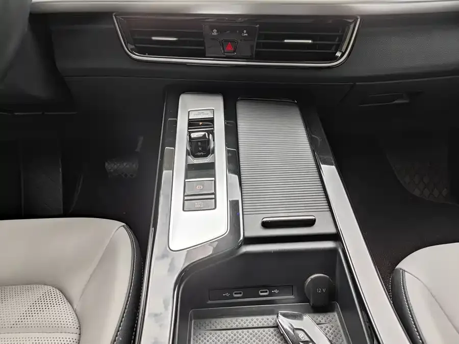 Volkswagen Tavendor 2024 330TSI Luxury Cruise Edition 2024 — миниатюра 5