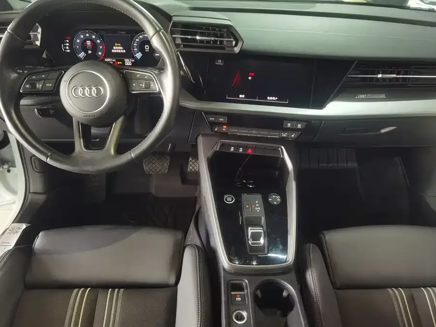 Audi A3 2021 Sportback 35 TFSI Aggressive Sports Edition 2022 — миниатюра 3