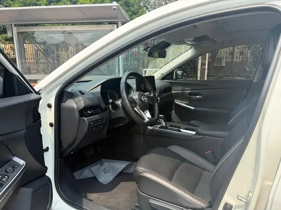 Nissan Sylphy Sylphy 2023 1.6L CVT Enjoy Edition 2024 — миниатюра 4