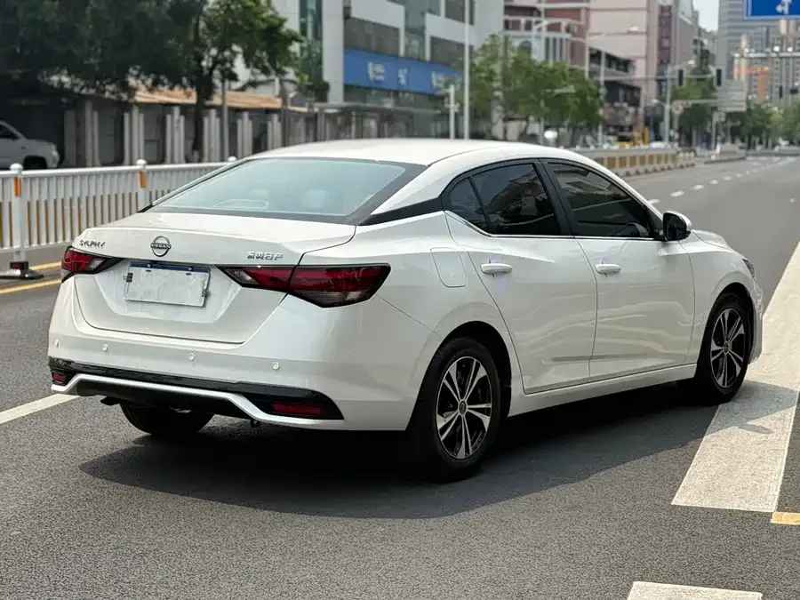 Nissan Sylphy Sylphy 2023 1.6L CVT Enjoy Edition 2024 — миниатюра 5