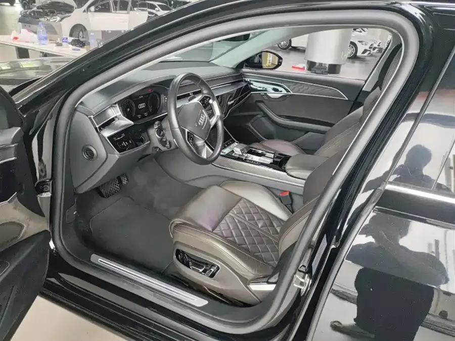 Audi A8 2022 A8L 50 TFSI quattro Comfort Collection Edition 2022 — миниатюра 2