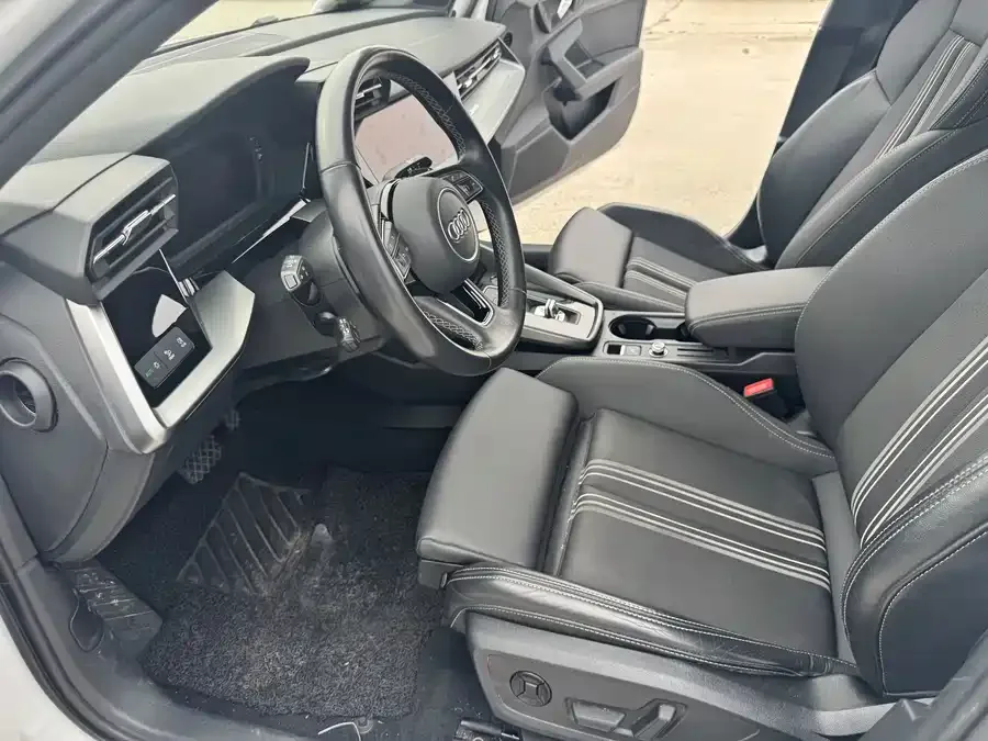Audi A3 2024 A3L Limousine 35 TFSI Enterprising and Elegant Model 2024 — миниатюра 4
