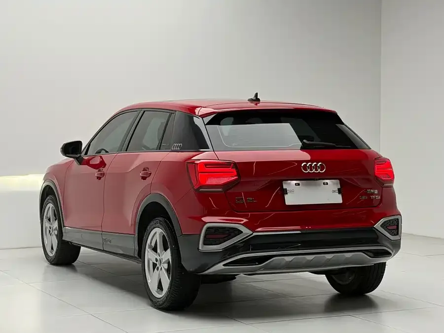 Audi Q2L 2022 35 TFSI aggressive and dynamic model 2023 — миниатюра 3