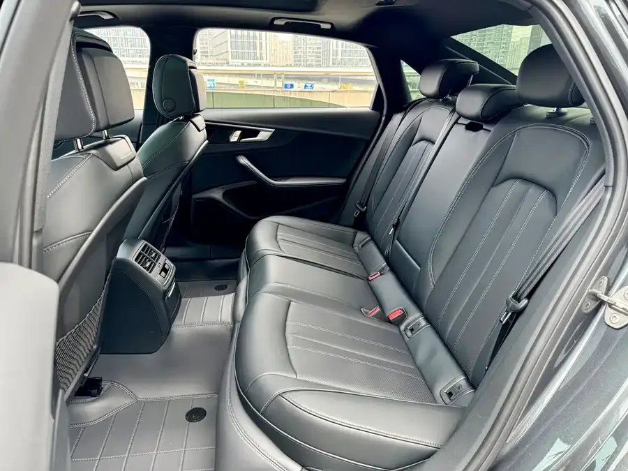 Audi a4 l 2024 40 TFSI luxury and dynamic model 2025 — миниатюра 3