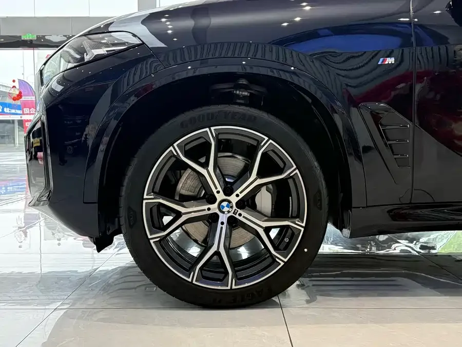 BMW X5 2026 xDrive 30Li Exclusive M Sport Night Edition 2026 — миниатюра 2