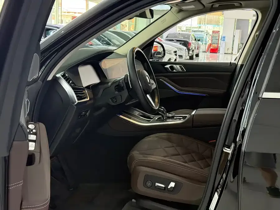 BMW X5 2022 facelift xDrive 30Li Exclusive M Sport Package 2023 — миниатюра 2
