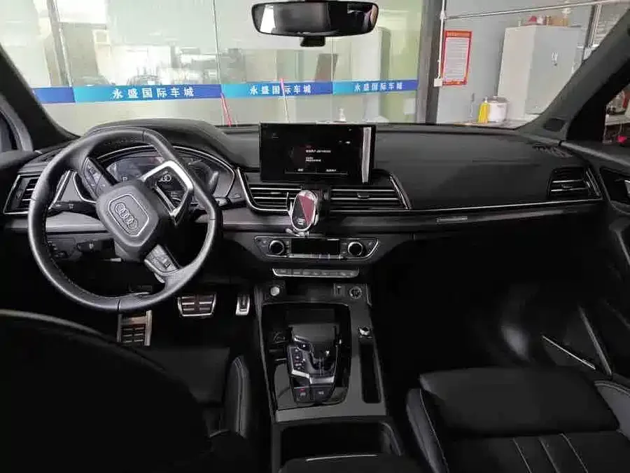 Audi Q5L 2025 45th Anniversary Collector's Edition 45 TFSI Luxury Dynamic Edition 2025 — миниатюра 4