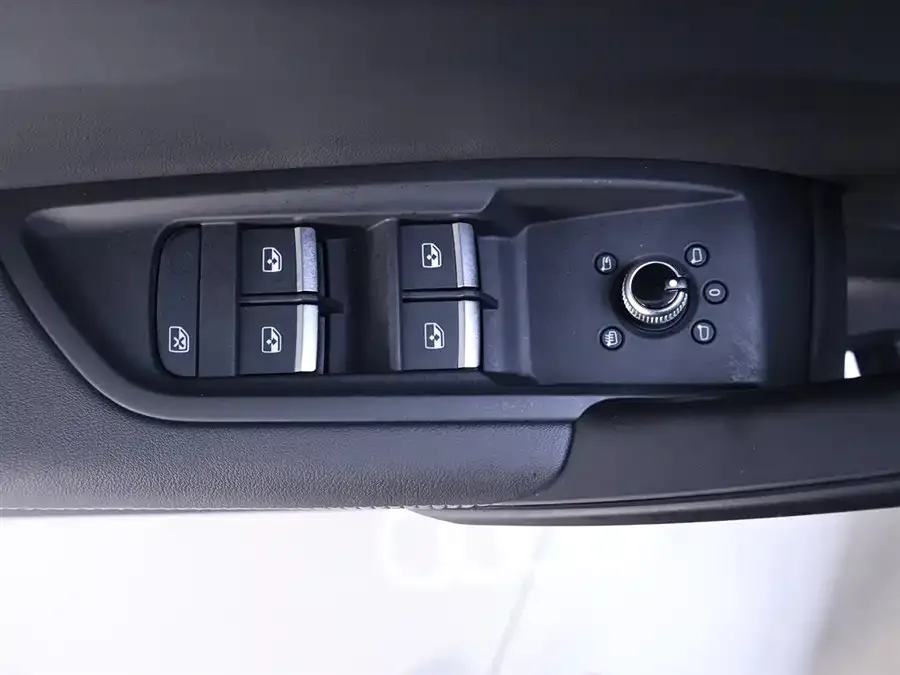 Audi Q5L 2022 40T luxury and dynamic model 2023 — миниатюра 5