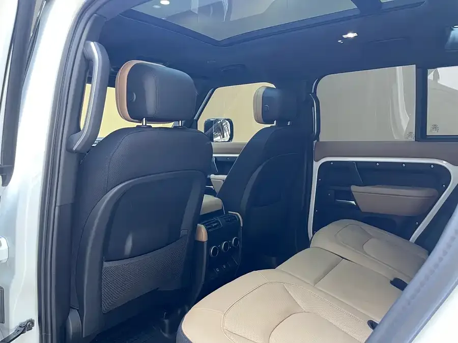 Land Rover guard Land Rover Defender 2025 110 3.0T P400 X-Dynamic HSE 2026 — миниатюра 4