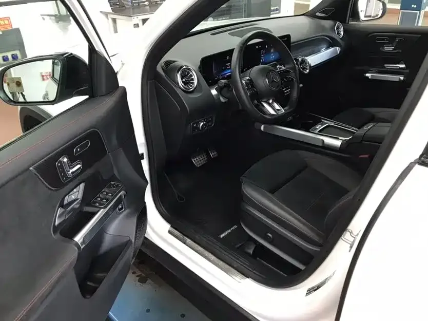 Mercedes-Benz GLB AMG Mercedes-Benz GLB AMG 2024 AMG GLB 35 4MATIC 2025 — миниатюра 3