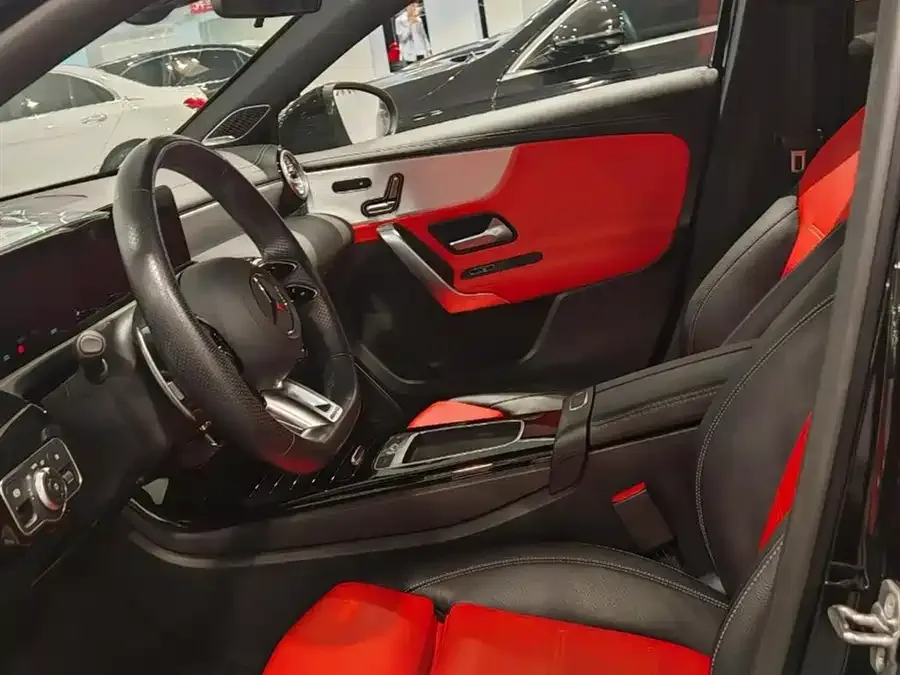 Mercedes-Benz A-Class AMG Mercedes-Benz A-Class AMG 2025 AMG A 35 L 4MATIC 2025 — миниатюра 3