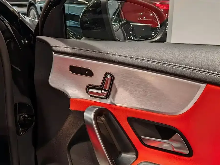 Mercedes-Benz A-Class AMG Mercedes-Benz A-Class AMG 2025 AMG A 35 L 4MATIC 2025 — миниатюра 4
