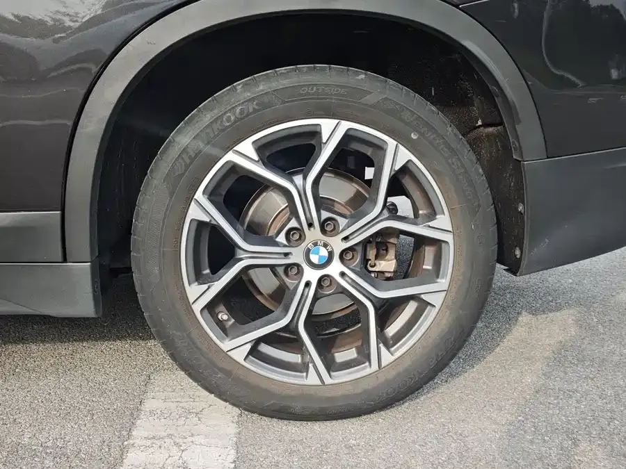 BMW X1 2022 sDrive25Li Leading Edition 2022 — миниатюра 3