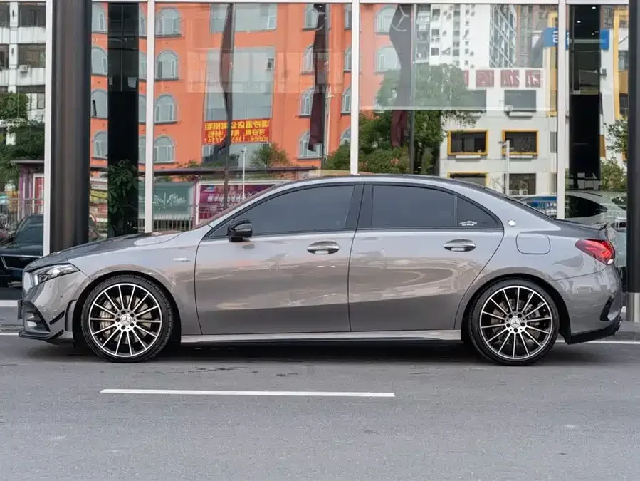 Mercedes-Benz A-Class AMG Mercedes-Benz A-Class AMG 2022 AMG A 35 L 4MATIC 2022 — миниатюра 2