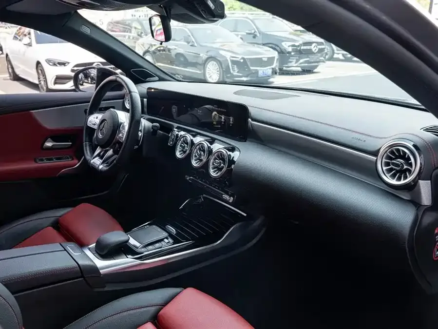 Mercedes-Benz A-Class AMG Mercedes-Benz A-Class AMG 2022 AMG A 35 L 4MATIC 2022 — миниатюра 4