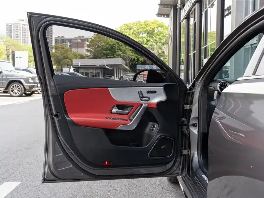 Mercedes-Benz A-Class AMG Mercedes-Benz A-Class AMG 2022 AMG A 35 L 4MATIC 2022 — миниатюра 5