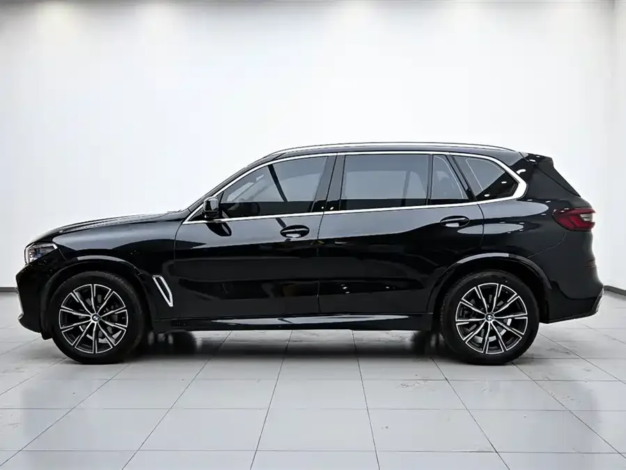 BMW X5 2022 facelift xDrive 30Li Exclusive M Sport Package 2023 — миниатюра 2